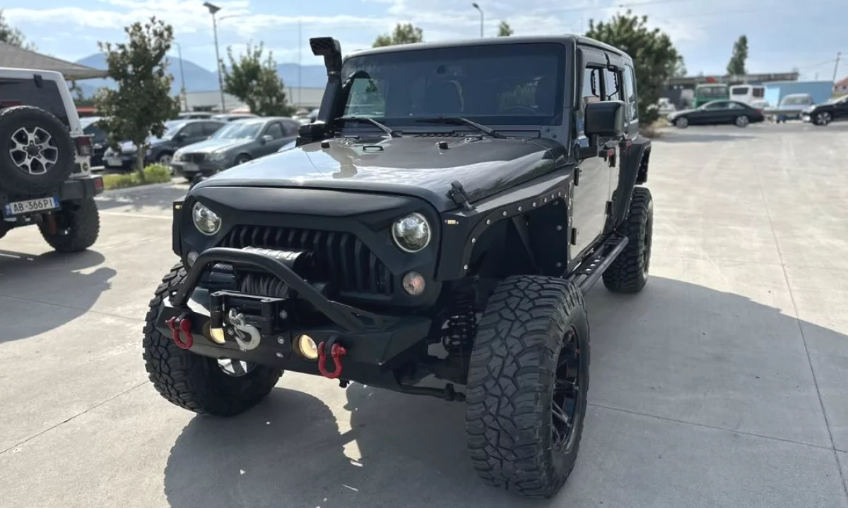 Makina ne shitje ne Tirane, Jeep, 2016 Diesel,Kambio Automatik Pagesa 28,000  Euro.