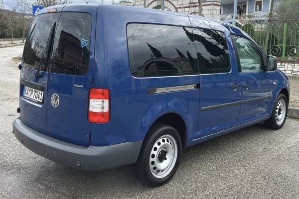 Makina ne shitje ne Tirane - 6,300 Euro