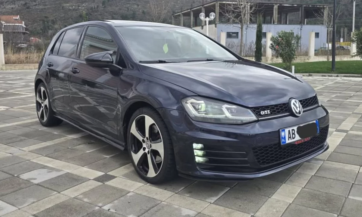 Makina ne shitje ne Tirane, Volkswagen, 2015 Benzine,Kambio Automatik Pagesa 11,000  Euro.