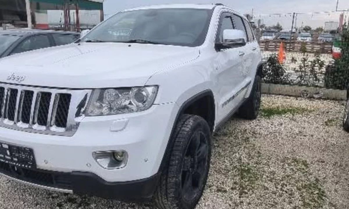 Makina ne shitje ne Tirane, Nissan, 2013 Diesel,Kambio Automatik Pagesa 12,000  Euro.