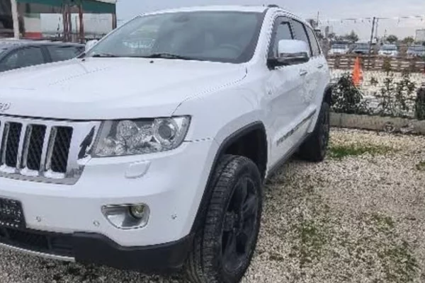 Makina ne shitje ne Tirane - 12,000 Euro