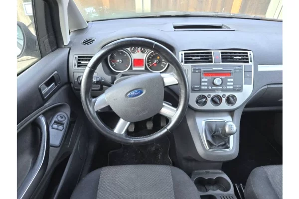 Makina ne shitje ne Tirane - 2,900 Euro