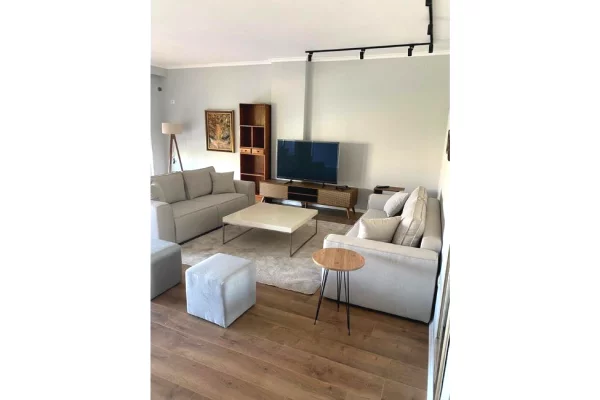 Shtepi me qera 2+1 ne Tirane - 1,000 Euro