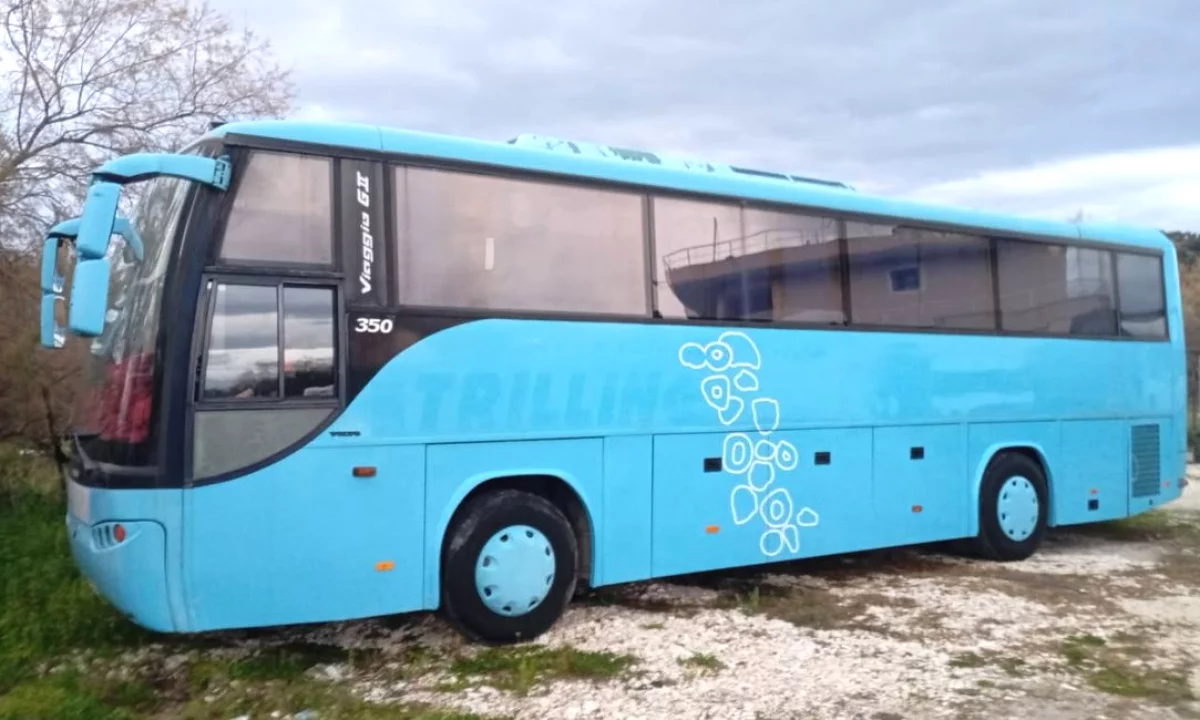 Makina ne shitje ne Vlore, Volvo, 2000 Diesel,Kambio Automatik Pagesa 12,500  Euro.