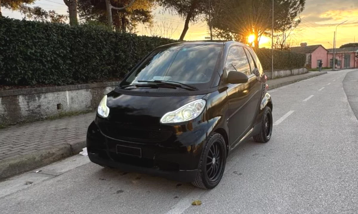 Makina ne shitje ne Tirane, Smart, 2004 Diesel,Kambio Automatik Pagesa 3,700  Euro.