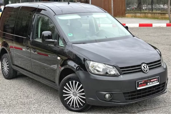 Makina ne shitje ne Tirane - 7,800 Euro