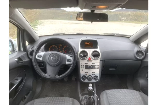 Makina ne shitje ne Tirane - 3,600 Euro