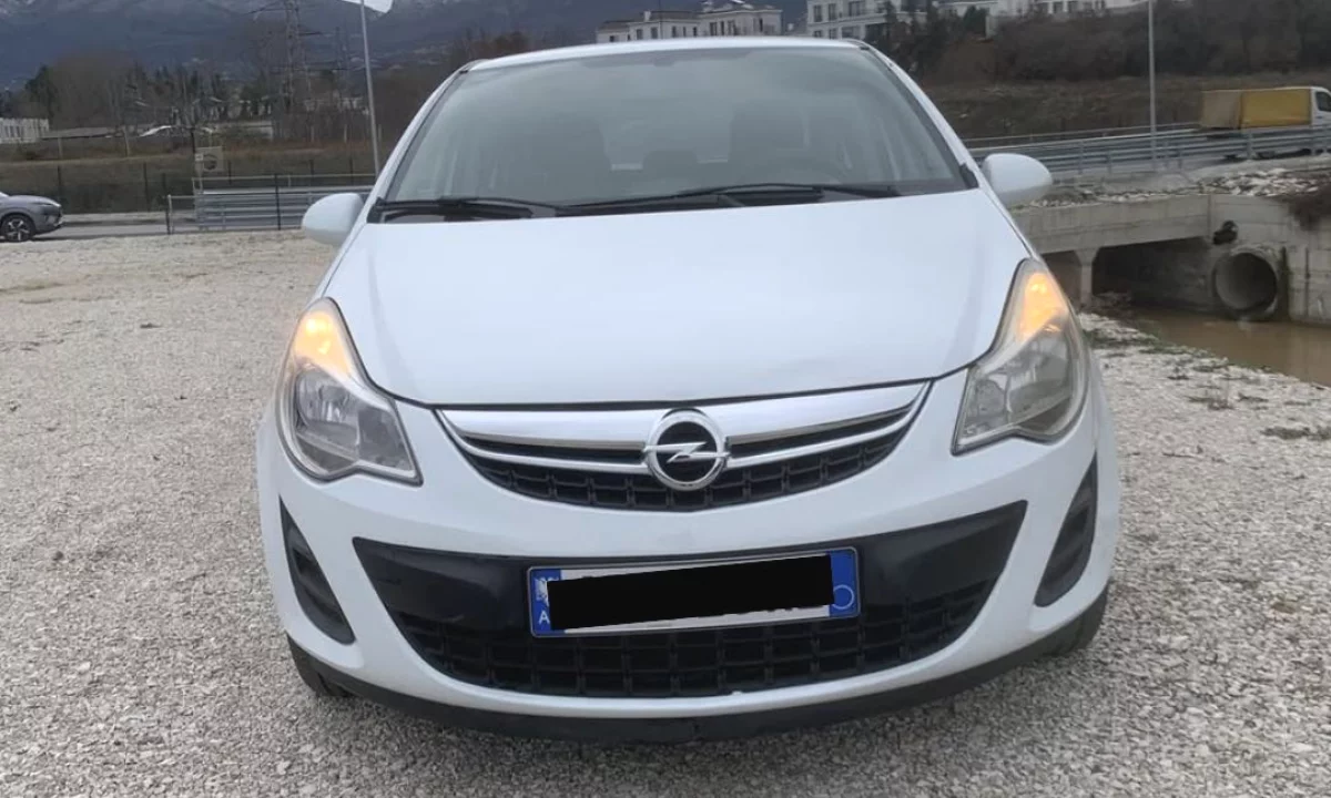Makina ne shitje ne Tirane, Opel, 2013 gasoline-gas,Kambio Automatik Pagesa 3,600  Euro.