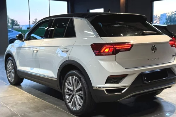 Makina ne shitje ne Tirane - 18,900 Euro