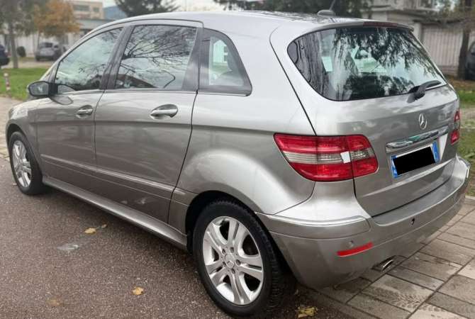 Makina ne shitje ne Tirane - 3,500 Euro