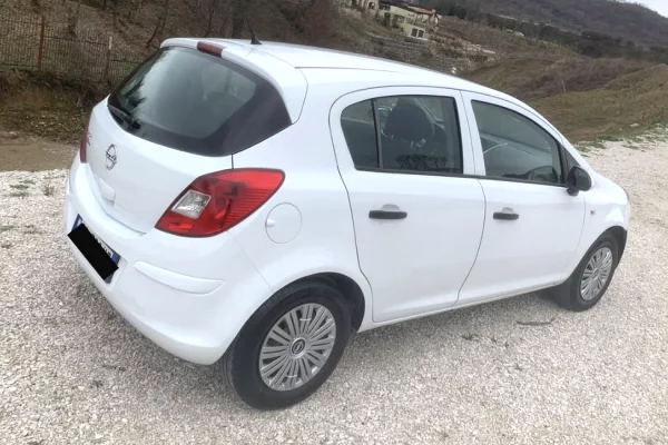 Makina ne shitje ne Tirane - 3,600 Euro