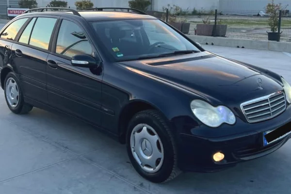 Makina ne shitje ne Tirane - 2,500 Euro