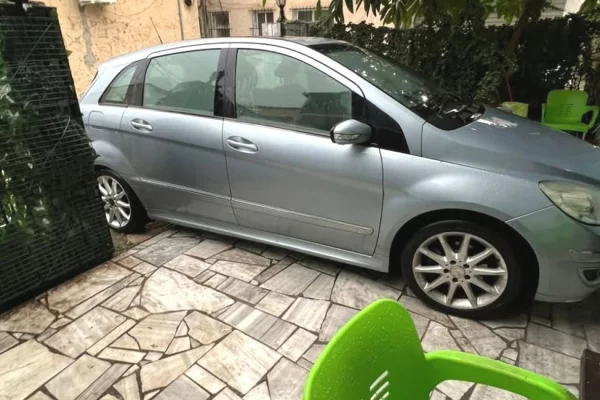 Makina ne shitje ne Elbasan - 3,500 Euro