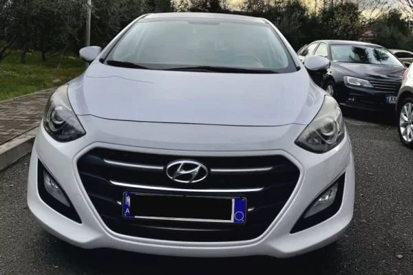 Makina ne shitje ne Tirane - 7,900 Euro