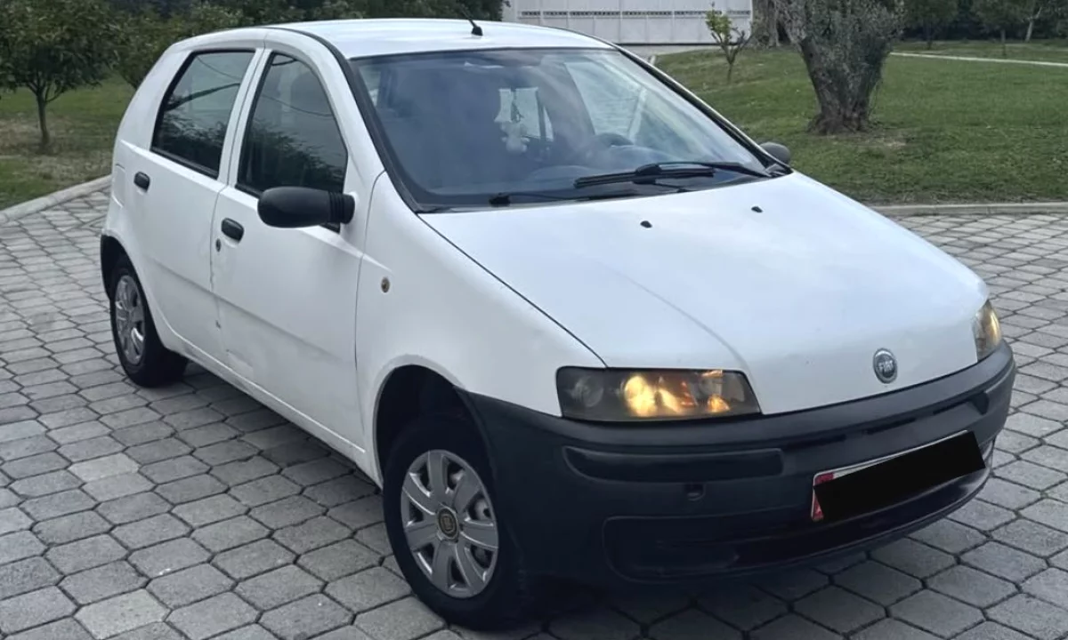 Makina ne shitje ne Tirane, Fiat, 2004 Benzine,Kambio Manual Pagesa 1,200  Euro.