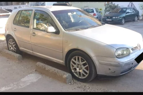 Makina ne shitje ne Tirane - 1,400 Euro