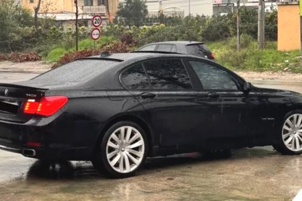 Makina ne shitje ne Tirane - 10,000 Euro