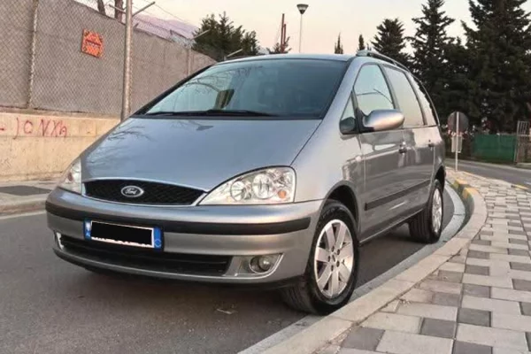 Makina ne shitje ne Tirane - 2,500 Euro