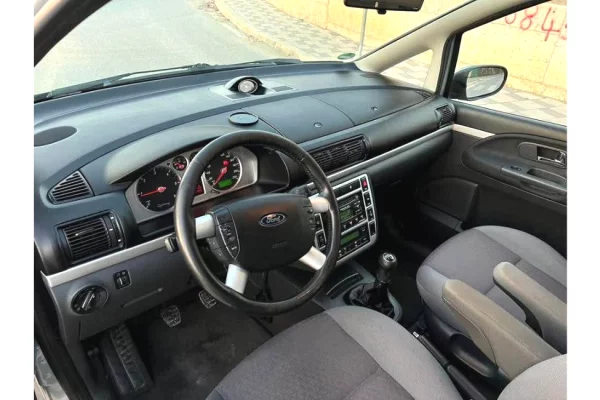 Makina ne shitje ne Tirane - 2,500 Euro