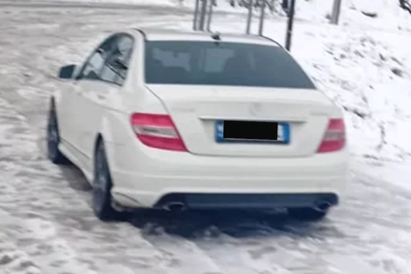 Makina ne shitje ne Tirane - 8,000 Euro