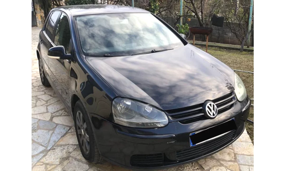 Makina ne shitje ne Tirane, Volkswagen, 2004 Diesel,Kambio Manual Pagesa 2,900  Euro.