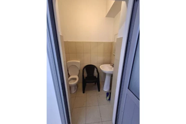 Ambient biznesi me qera 1+1 ne Vlore - 250 Euro