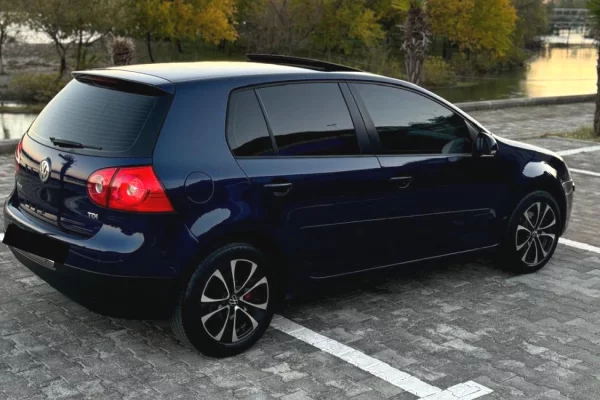 Makina ne shitje ne Tirane - 5,200 Euro