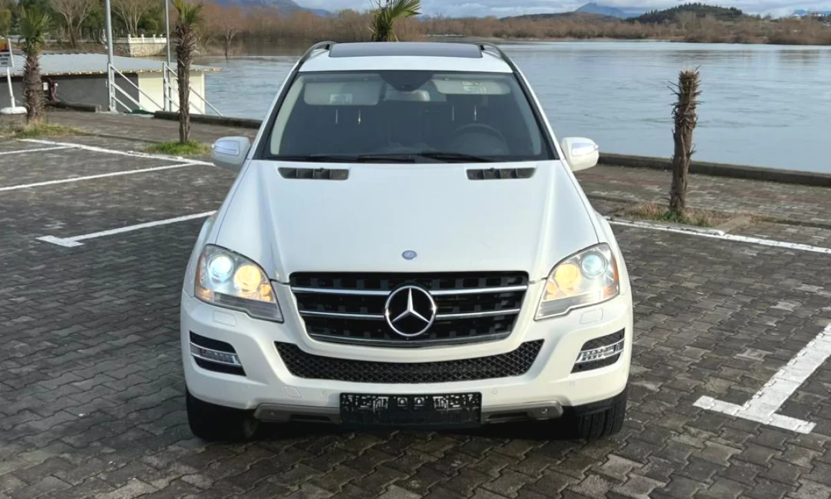 Makina ne shitje ne Tirane, Mercedes-Benz, 2011 Diesel,Kambio Automatik Pagesa 9,500  Euro.
