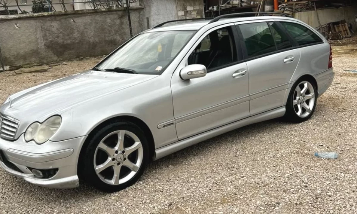 Makina ne shitje ne Tirane, Mercedes-Benz, 2005 Diesel,Kambio Automatik Pagesa 3,800  Euro.