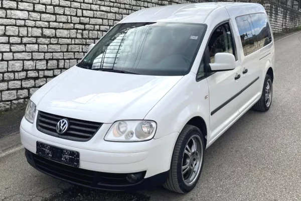 Makina ne shitje ne Tirane - 6,800 Euro