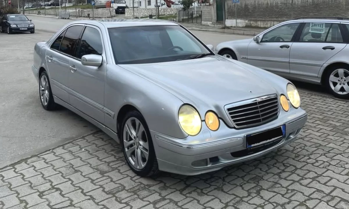 Makina ne shitje ne Tirane, Mercedes-Benz, 2001 Diesel,Kambio Automatik Pagesa 3,999  Euro.