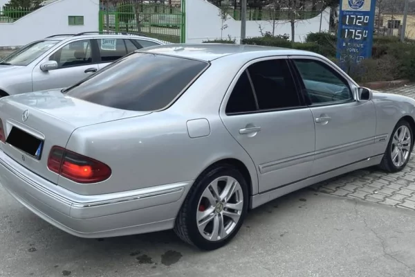 Makina ne shitje ne Tirane - 3,999 Euro