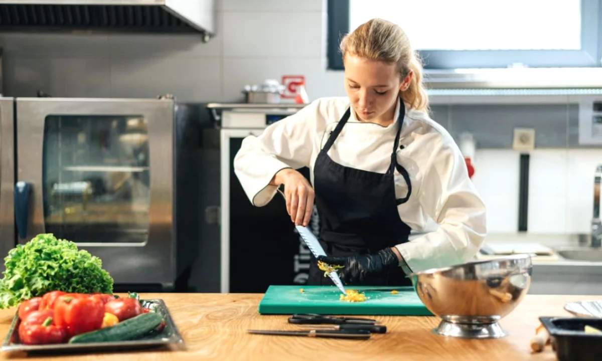 Job Offers in Tirana, Profession Ndihmese Kuzhiniere , With experience, Payment By Agreement.