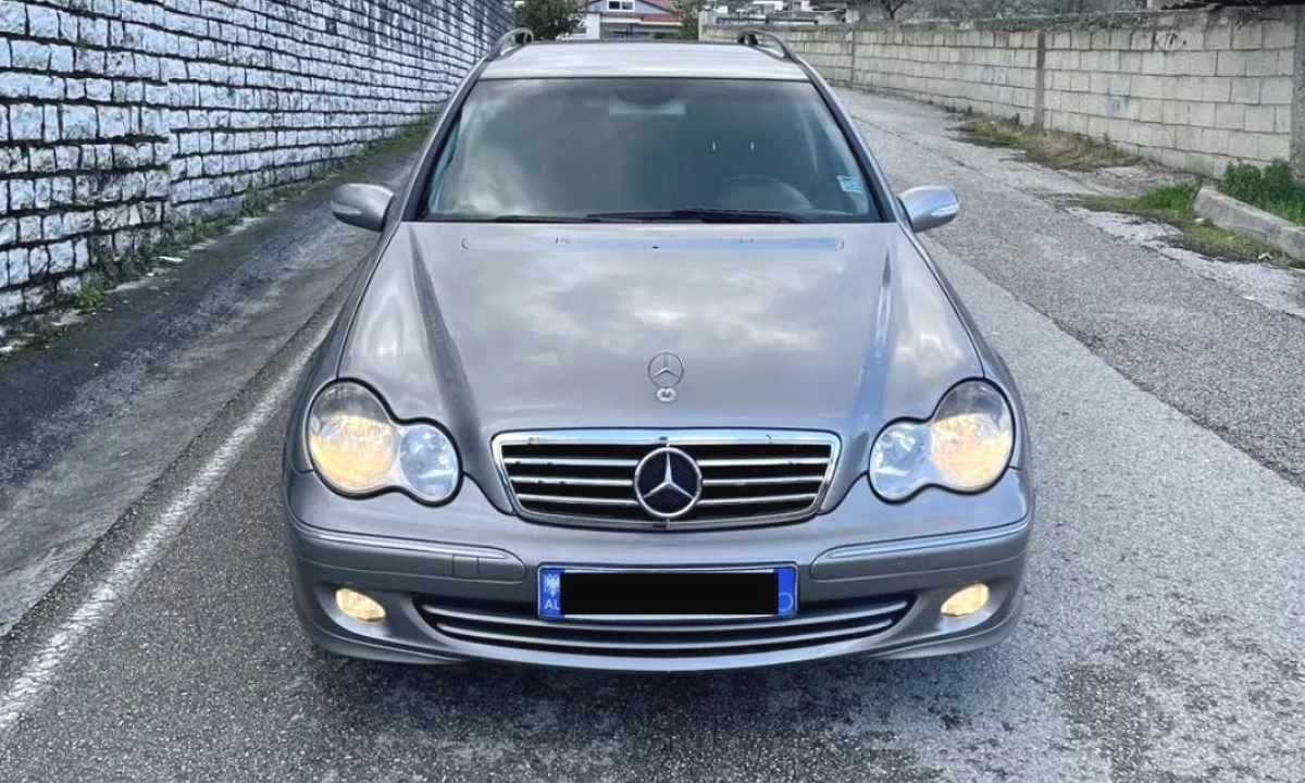 Makina ne shitje ne Tirane, Mercedes-Benz, 2005 Diesel,Kambio Automatik Pagesa 3,900  Euro.