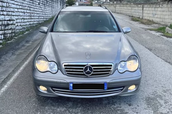 Makina ne shitje ne Tirane - 3,900 Euro