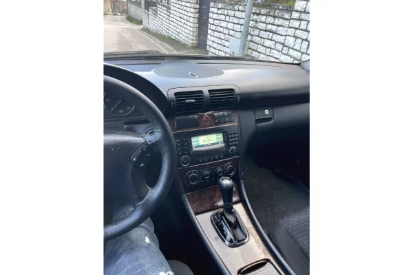 Makina ne shitje ne Tirane - 3,900 Euro