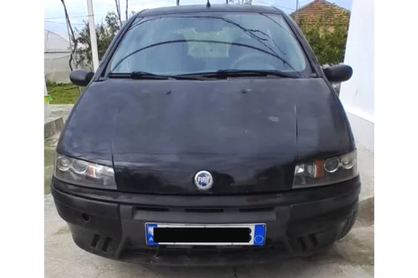 Makina ne shitje ne Tirane - 1,500 Euro