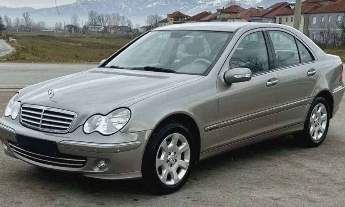 Cars for sale in Elbasan, Mercedes-Benz, 2004 Benzine,Kambio Automatik Payment 4,000  Euro.