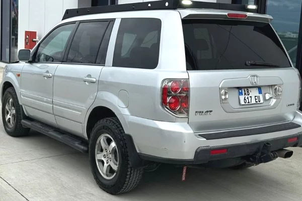 Makina ne shitje ne Tirane - 6,800 Euro