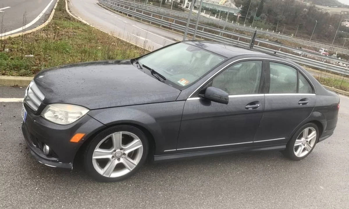 Makina ne shitje ne Tirane, Mercedes-Benz, 2010 Diesel,Kambio Automatik Pagesa 5,400  Euro.