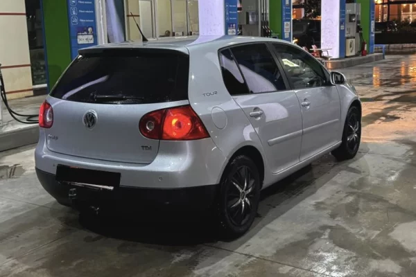 Makina ne shitje ne Tirane - 3,600 Euro