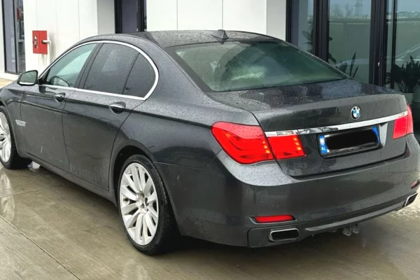 Makina ne shitje ne Tirane - 7,800 Euro