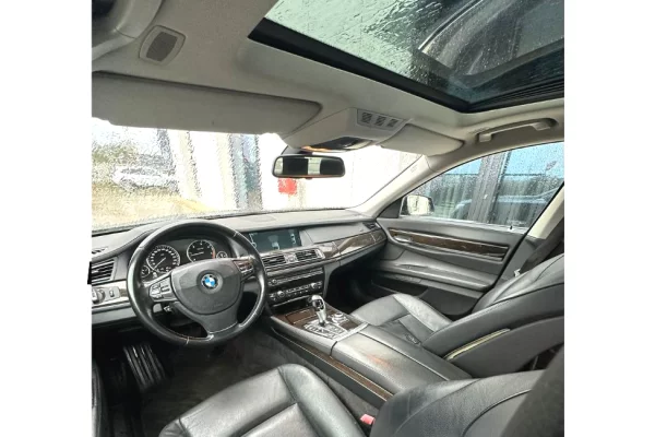 Makina ne shitje ne Tirane - 7,800 Euro