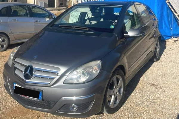 Makina ne shitje ne Tirane - 5,000 Euro