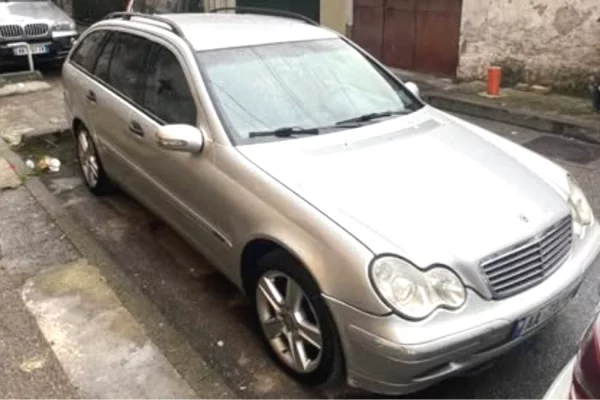 Makina ne shitje ne Elbasan - 2,500 Euro