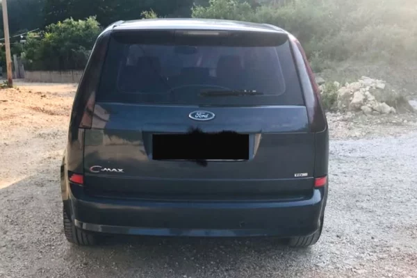 Makina ne shitje ne Berat - 2,800 Euro