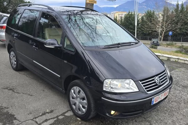 Cars for sale in Tirana - 3,300 Euro