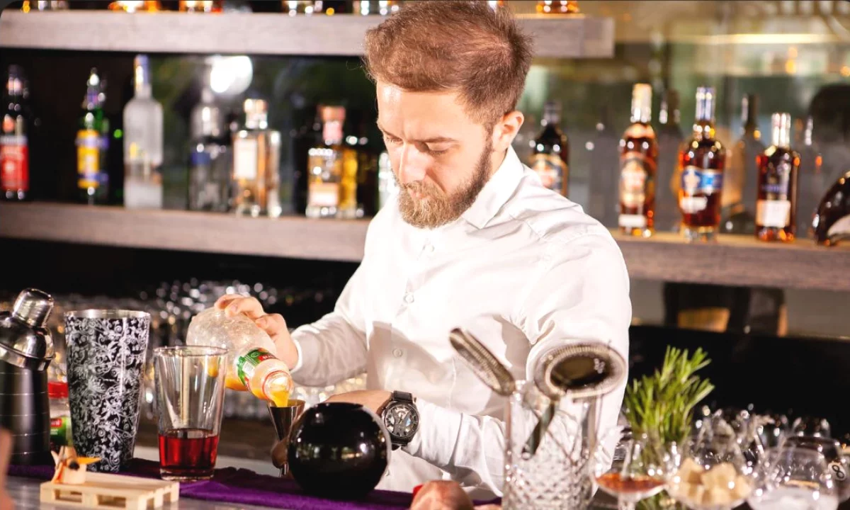 Njoftime Pune ne Tirane, Profesioni Kamarier/e, Banakier/e , Me eksperience, Pagesa 40,000  Leke.