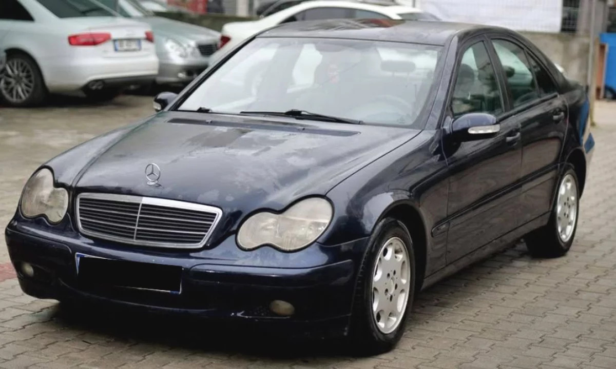 Cars for sale in Tirana, Mercedes-Benz, 2001 Diesel,Kambio Automatik Payment 2,200  Euro.