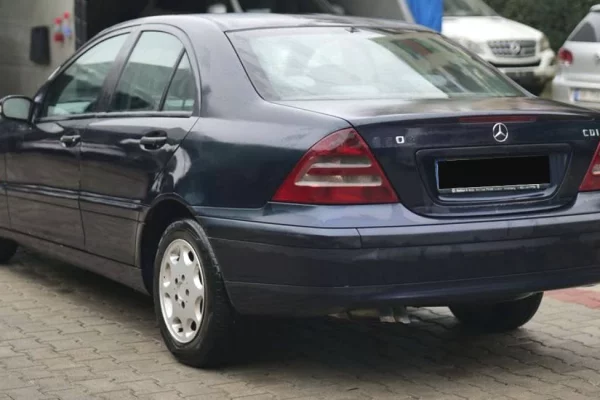 Cars for sale in Tirana - 2,200 Euro